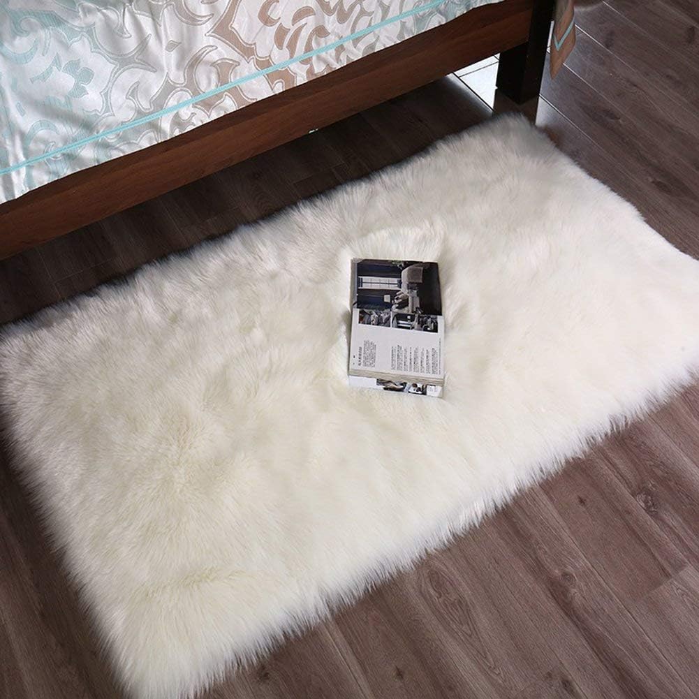 Faux Fur Rug White Soft Fluffy Rug Shaggy Rugs Faux Sheepskin Rugs Floor Carpet for Bedrooms Living Room Kids Rooms Decor (White, 23.6 x 35.4 inch)