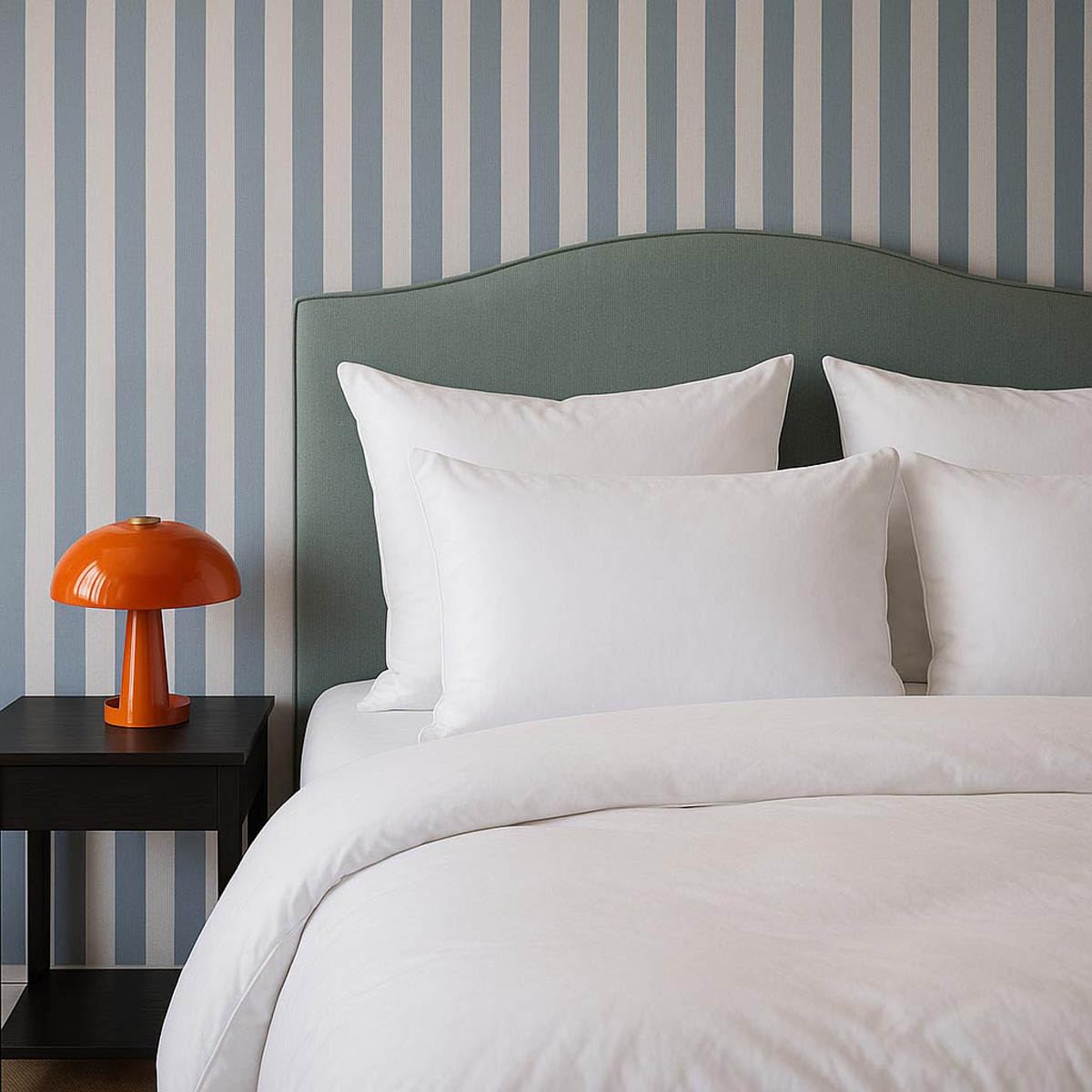 Dunlopillo - Oreiller L'incomparable 60x60 cm - Soutien Medium (Dos) - Fibre Polyester Soufflée Sensation Duvet - Gonflant & Maintien - Enveloppe 100% Coton Sergé - Lavable 40°C
