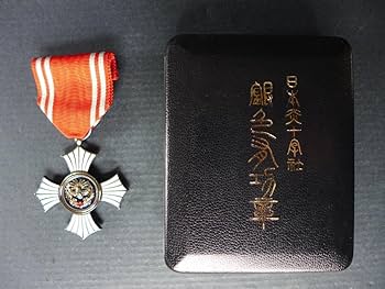 Amazon.co.jp: 時代物 二十一年 銀色有功章 日本赤十字社 徽章