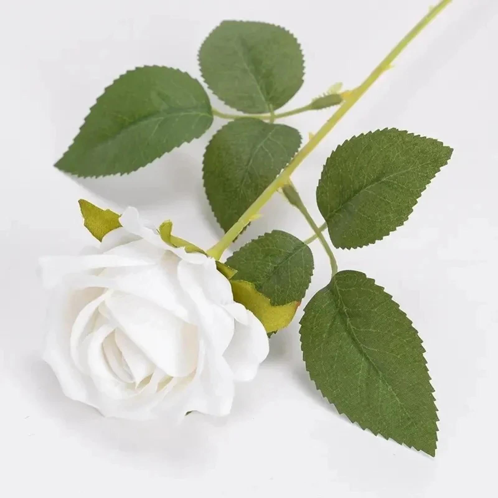Rose blanche en soie durable pour remplacer les fleurs fraîches qui fanent
