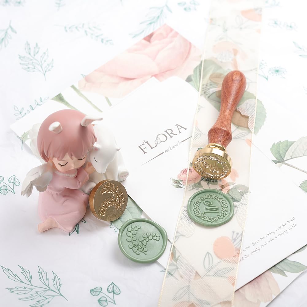 YOLAKIS Sello de cera con inicial M, alfabeto de oliva, sello de sellado M y sello de cera de eucalipto, cabeza de latón, decoración de tarjetas de Navidad, sobre, envoltura de regalo, invitación de