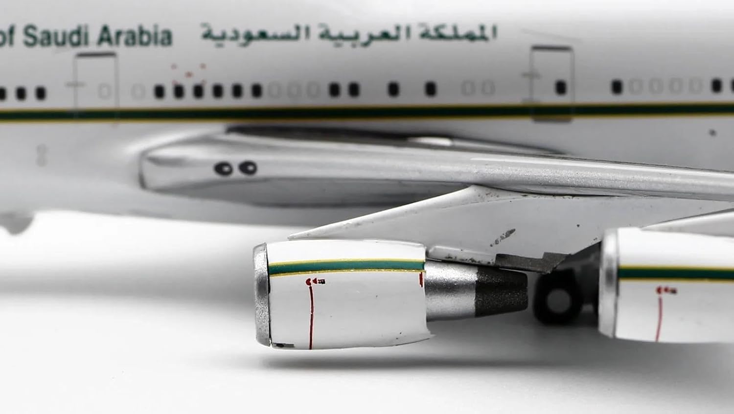 Alloy Collectible Plane Gift 1:400 for Saudi Royal Aviation Boeing 747-400 Diecast Aircraft Model HZ-HM1