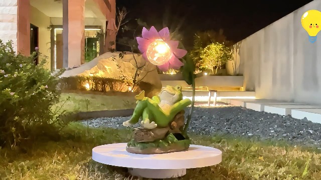 置物  scope Art Flora Brilliant Prospect Solar Frog Garden Decor Outdoor Statue - Frog