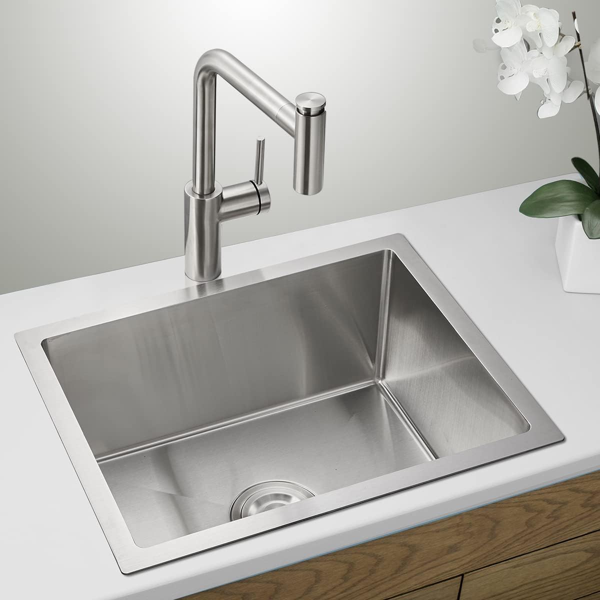 23x18x9 inch Kitchen Sink, Handmade 304 Stainless Steel Kitchen Sink, R10 Tight Radius, Undermount Kitchen Sink with Strainer, Brushed