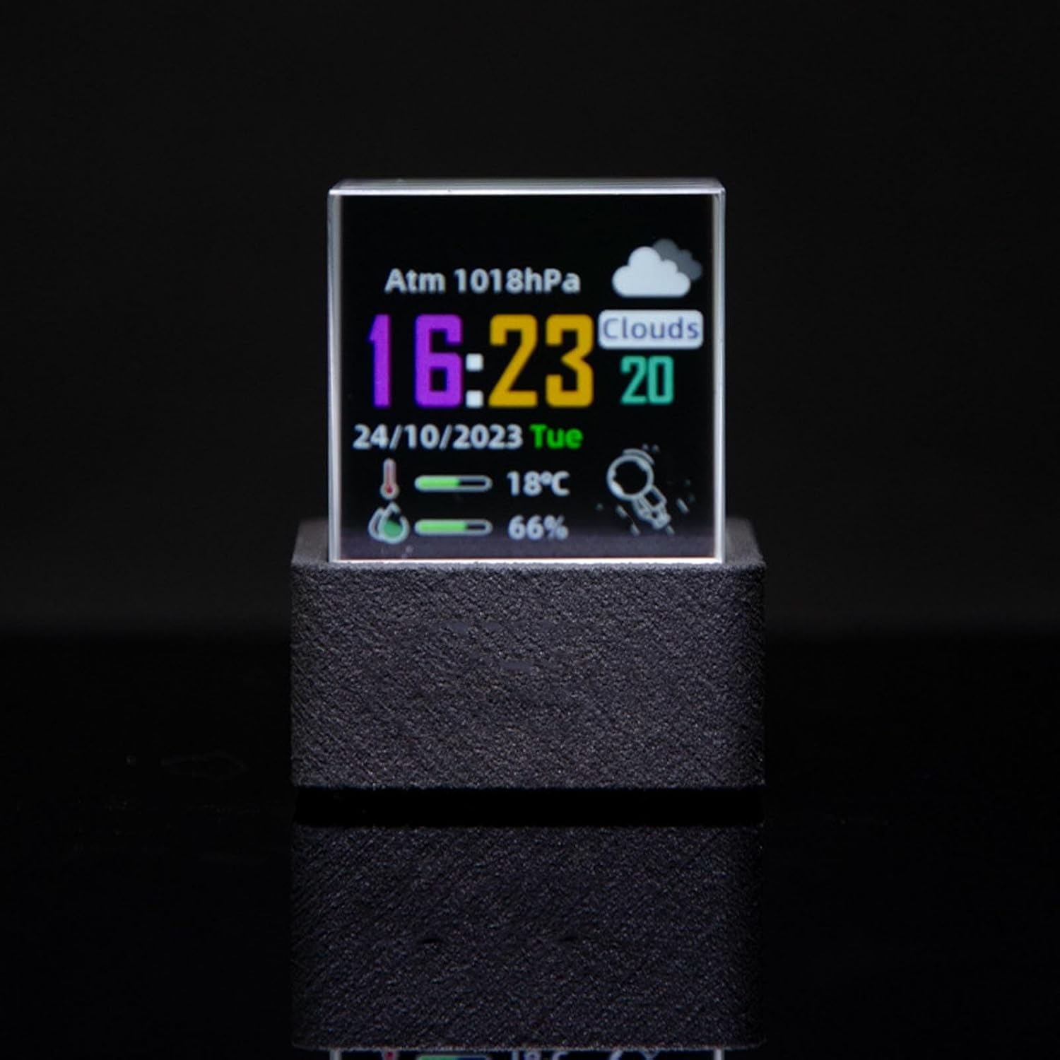 Yctze LED Holographic Crystal Cube, 3D Hologram Display Cubes, High Transparent Design Cubes with GIF Animation, Weather, Time & Countdown Support, Ideal for Home Office Decor
