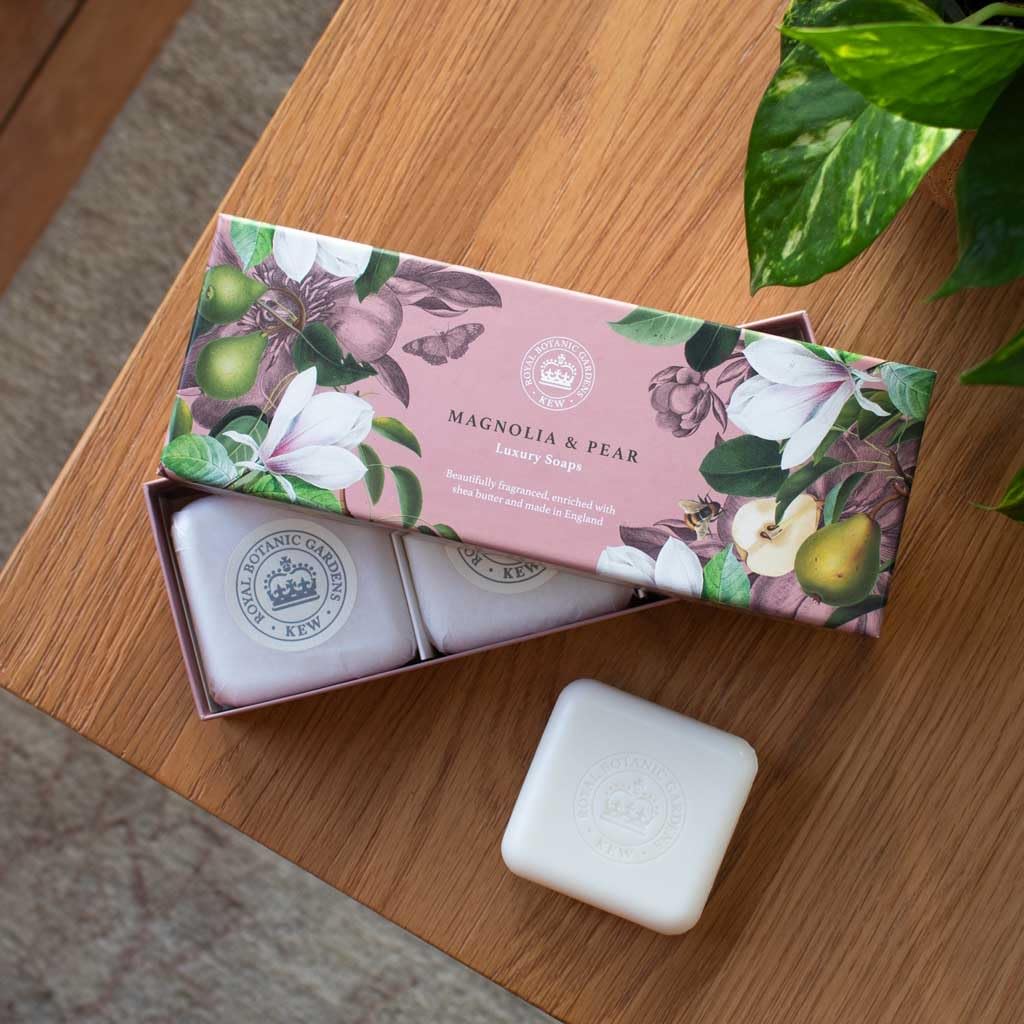 The English Soap Company Magnolia and Pear Kew Gardens Collection Triple Soap Gift Box (3 x 100g), Pink - Image 2