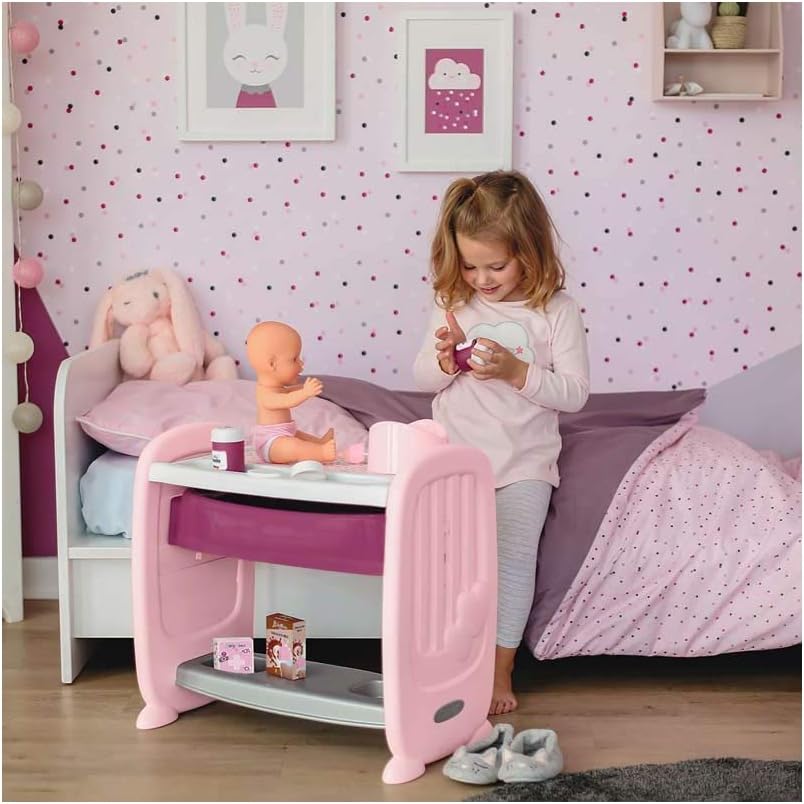 Child playing with Smoby Baby Nurse changing table