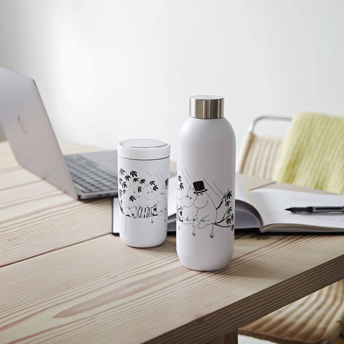 Stelton Thermosflasche Keep Cool - Thermo-Trinkflasche - Doppelwandige Isolierkanne - Moderner Design-Thermobecher für Wasser, heiße & kalte Getränke, Kaffee, Tee - 0,6 Liter, Weiß/Moomin
