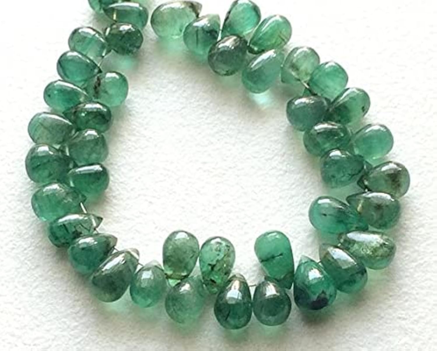 Émeraude véritable en perle goutte haut de gamme pour collier de luxe artisanal