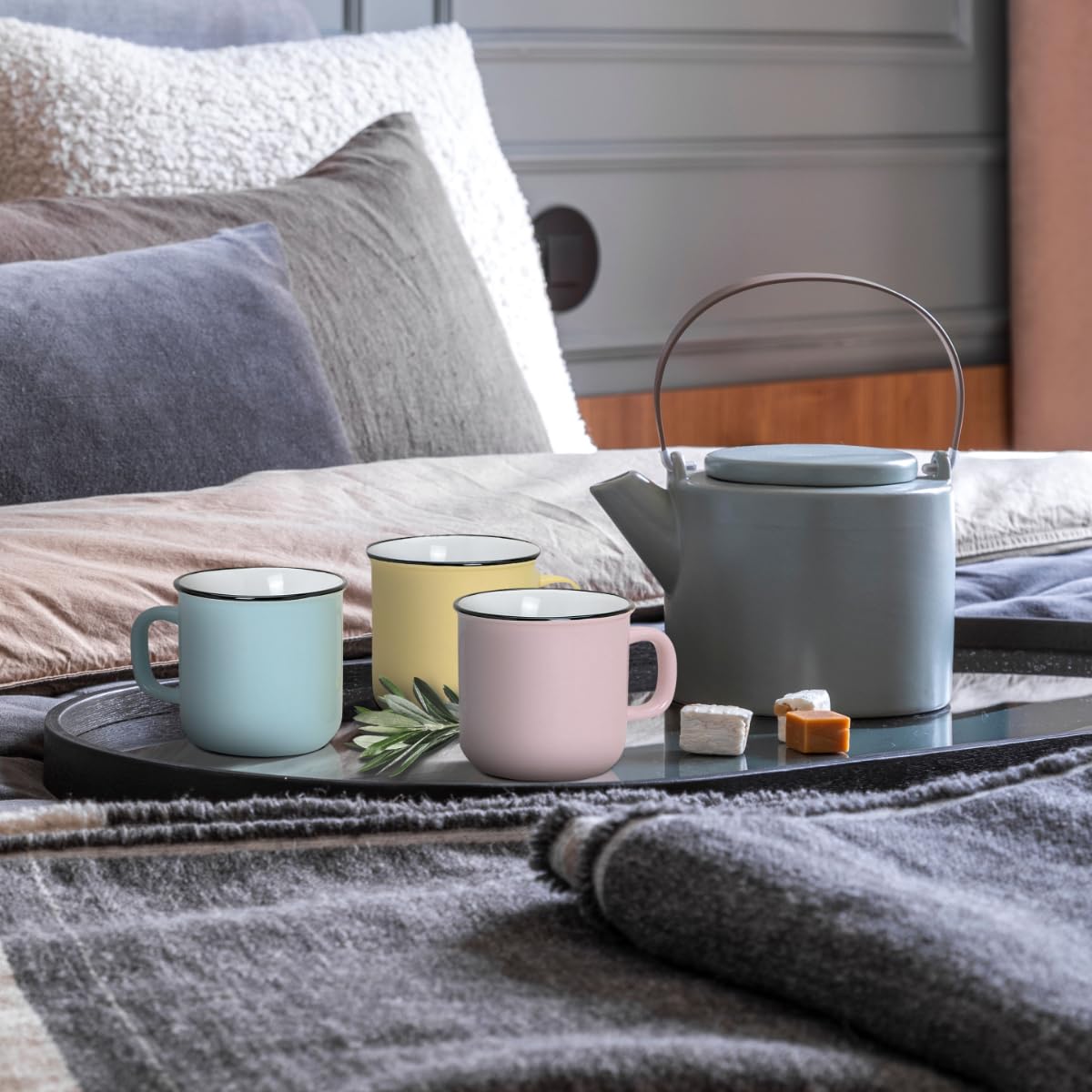 Tassen 36er Set Emaille Optik in gelb blau rosa - Retro Keramik Kaffeetassen in 300ml für Tee Kaffee Cappuccino - Süße Kaffeebecher spülmaschinenfest und mikrowellengeeignet als Geschenk