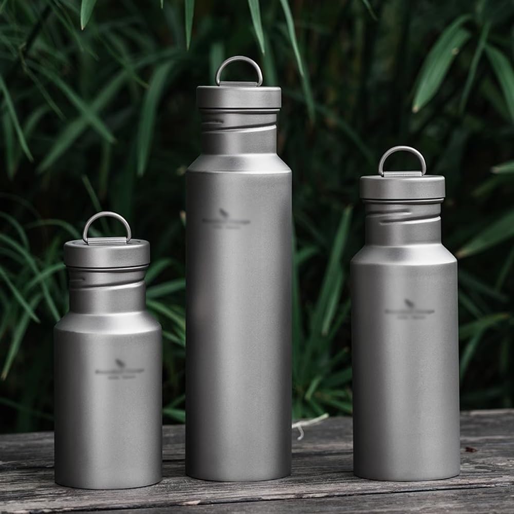 Borraccia sportiva in titanio con coperchio, imboccatura larga, a prova di perdite, riutilizzabile, per sport, campeggio, escursionismo, arrampicata, corsa, tè e caffè (750 ml)
