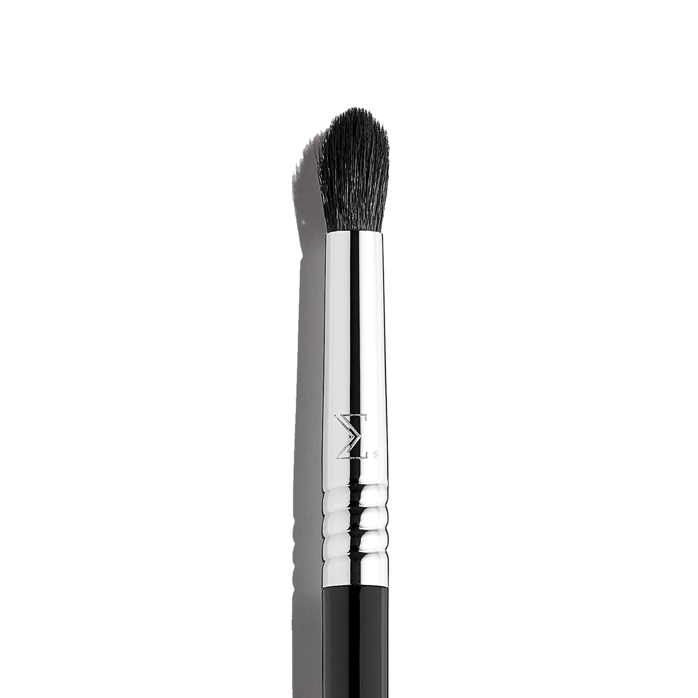 Sigma Beauty E45 Blending Brush mit abgewinkelter Öffnung - weiche und feine Synthetikborsten, für Augen-Make-up und Lidschattenkonturierung - Werkzeuge für die kosmetische Anwendung, spitze Spitze