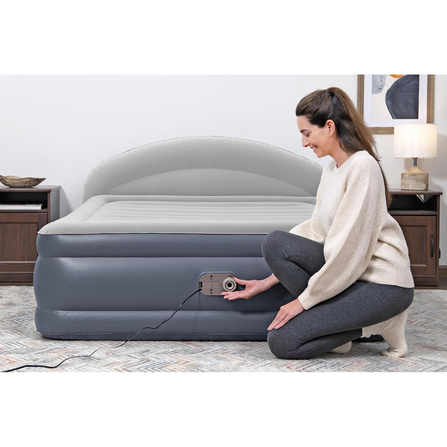 Bestway 671BD Materasso Matrimoniale Queen Tritech LoungeLux con testiera e Pompa CA Incorporata, 2.29 m x 1.52 m x 84 cm, Blu