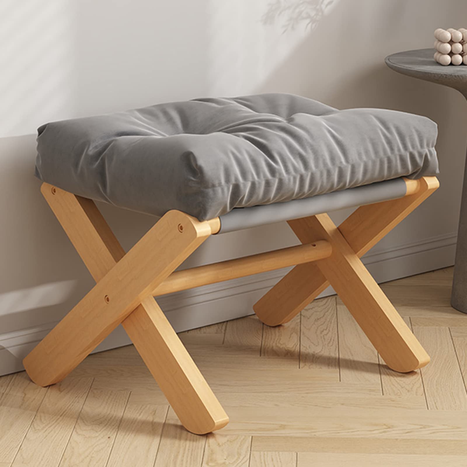 Tabouret repose-pieds pliant gris capitonné, la solution gain de place