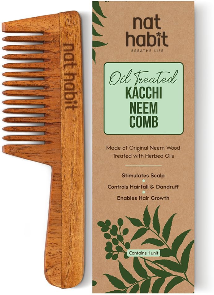 Nat Habit Kacchi ニーム木製コーム、17種類のハーブ、ニーム&ゴマオイルに浸したマルチアクション用 - もつれをほぐし、縮れコントロール&シャイン すべての髪タイプに適しています(ワイドトゥース)