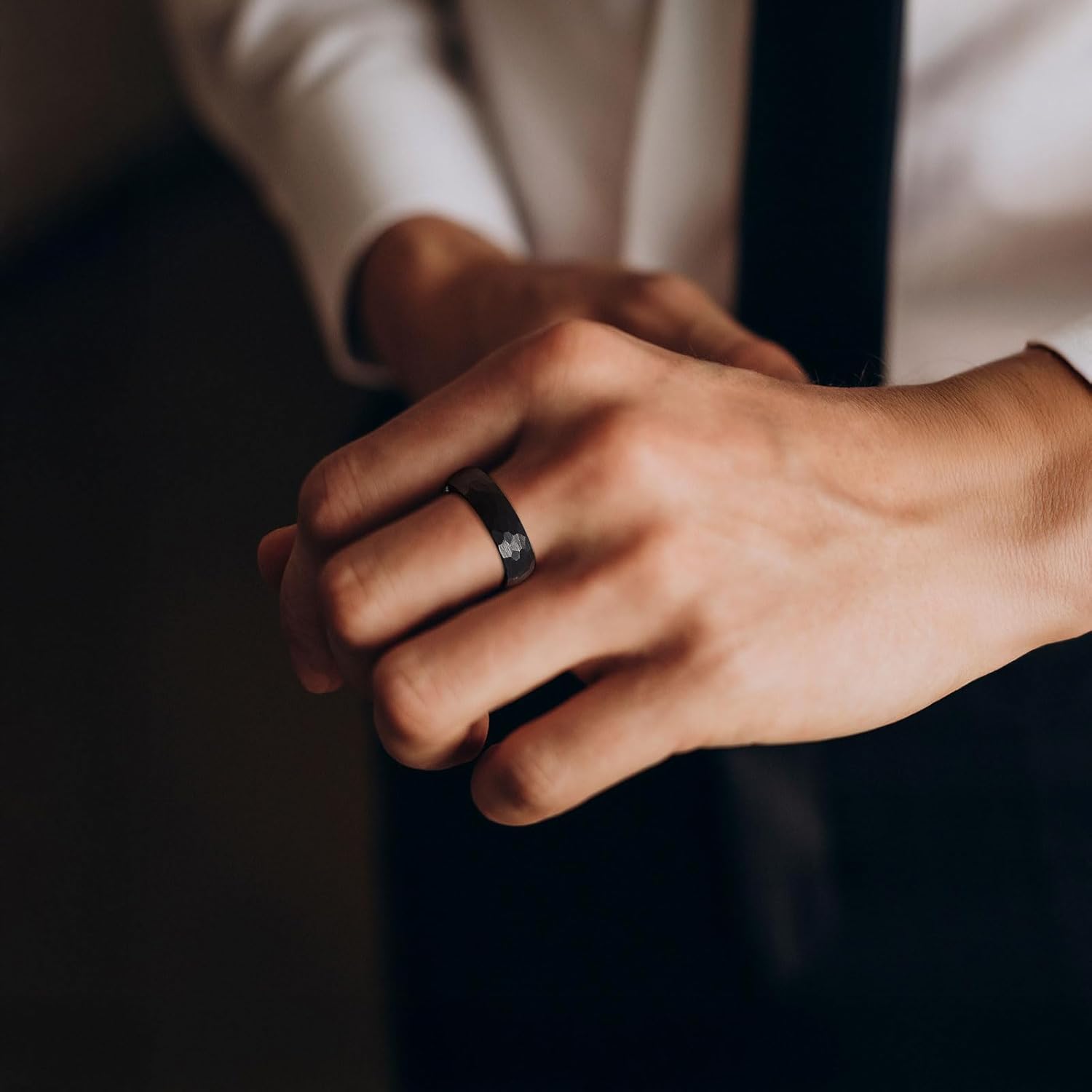 King Will 6mm 8mm Men's Tungsten Carbide Wedding Ring Hammered Groove Wedding Band Mens Two Tone Black/Silver/Gold/Brown Engagement Ring for Men and Women Matte Brushed Finish Comfort Fit Size 6-14 - Image 3