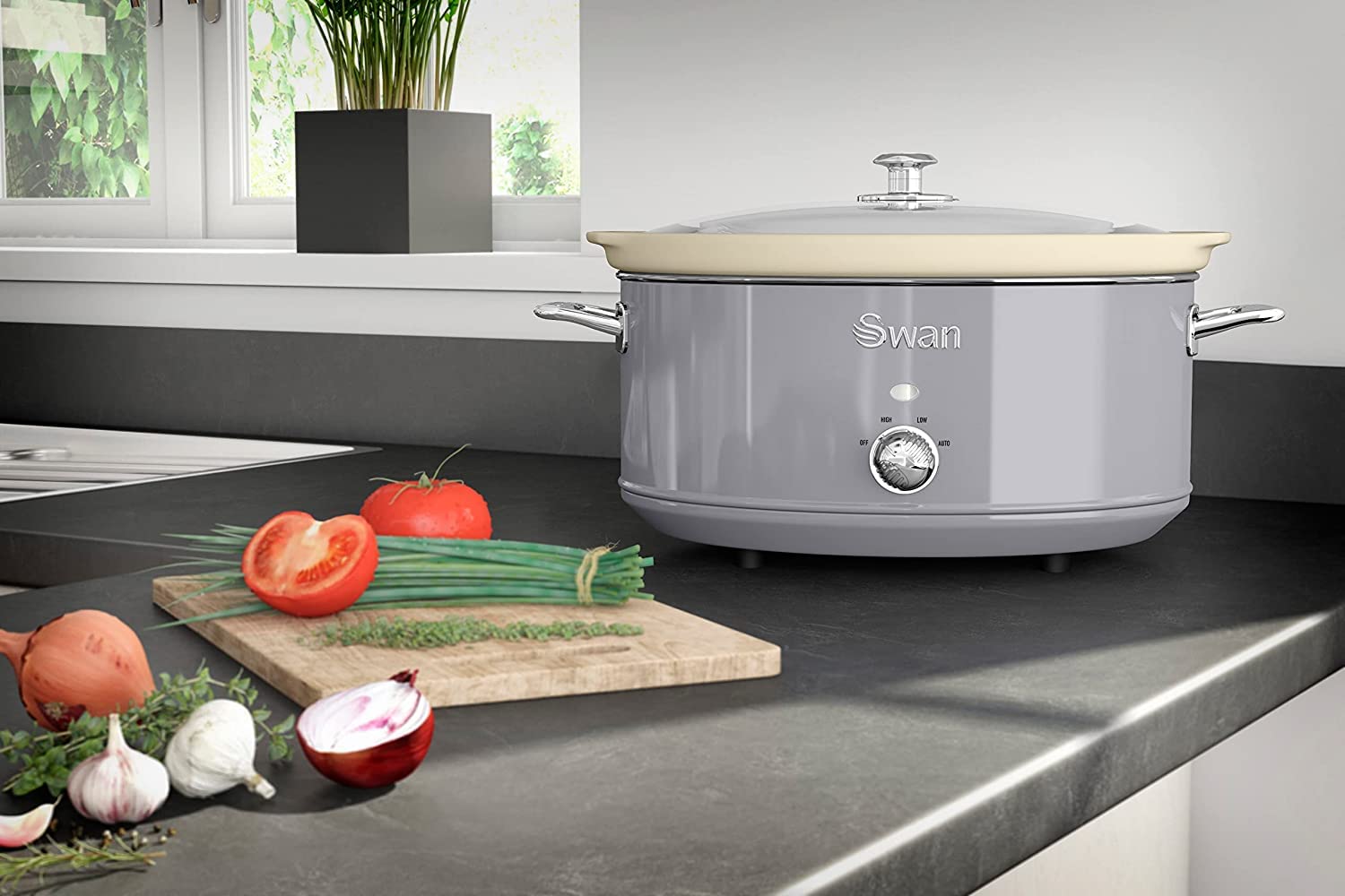 Swan Retro SF17031GRNEU Pentola Cottura Lenta 6,5L Contenitore Estraibile, Antiaderente Ceramica Libera PFOA e PTFE, 3 Livelli Temperatura, Coperchio Vetro, Slow Cooker Design Vintage, Grigio, 320W