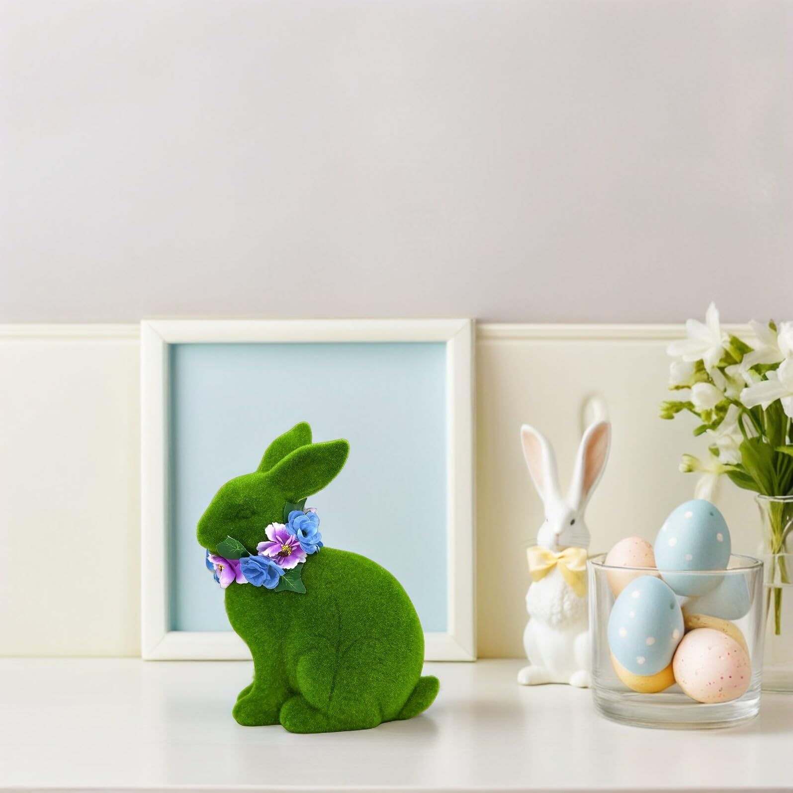 Toyvian Figurine de Lapin Floquée Verte Légère Surface Douce en Résine, pour Décorations de Lapin de Printemps et Centres de Table pour Fêtes