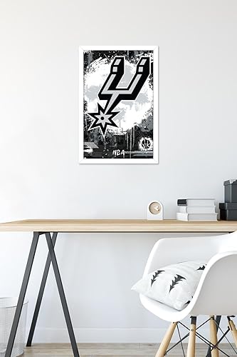 Miniatura 6 de Trends International NBA San Antonio Spurs - Póster de pared Maximalist Logo 23, 14.72 x 22.37 pulgadas, versión enmarcada en blanco