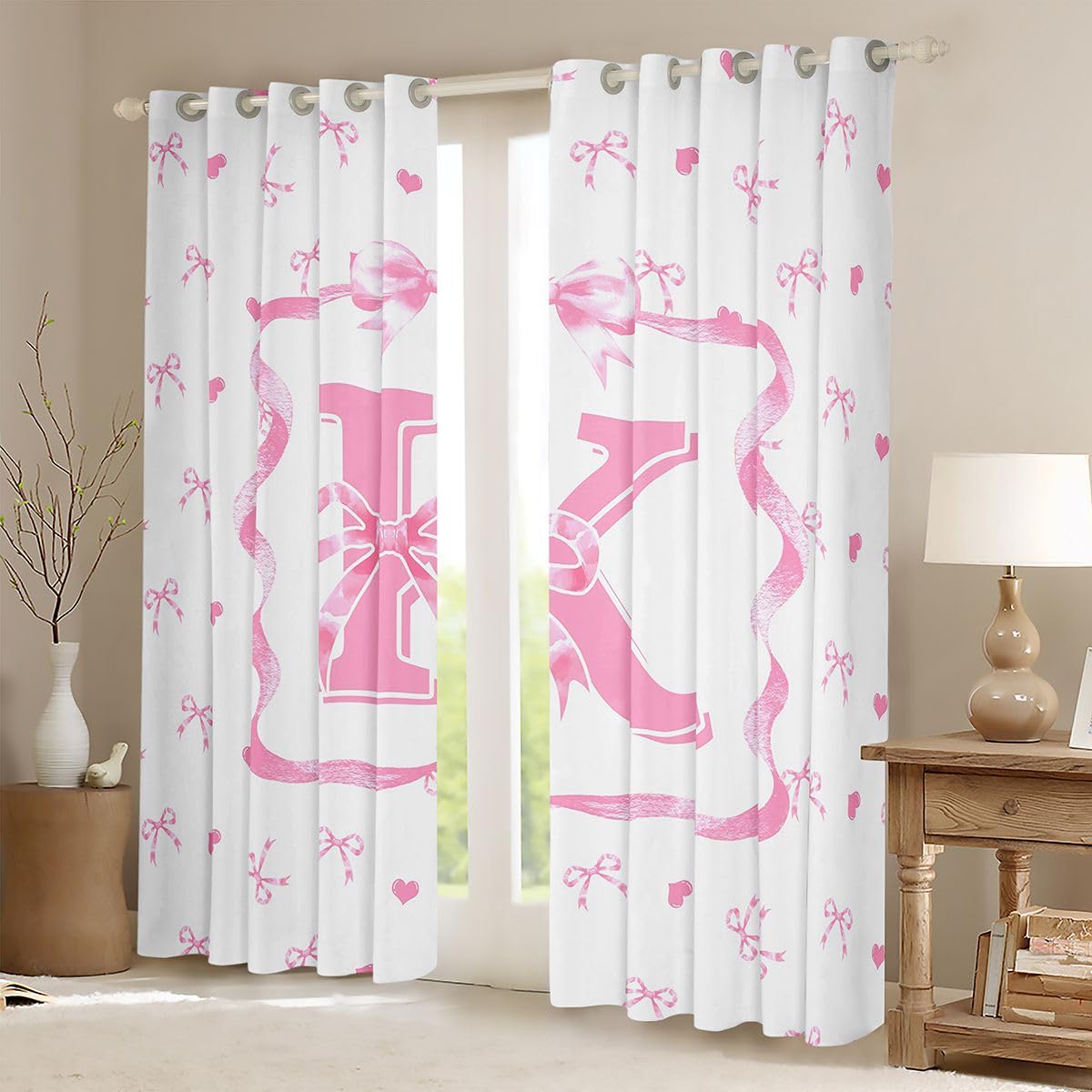 Homewish Różowy inicjał K kokarda zasłony okienne 117 x 183 cm 2 zestawy paneli - spersonalizowane zasłony zaciemniające kokardki różowe i białe kokardki zasłony okienne urocza muszka do