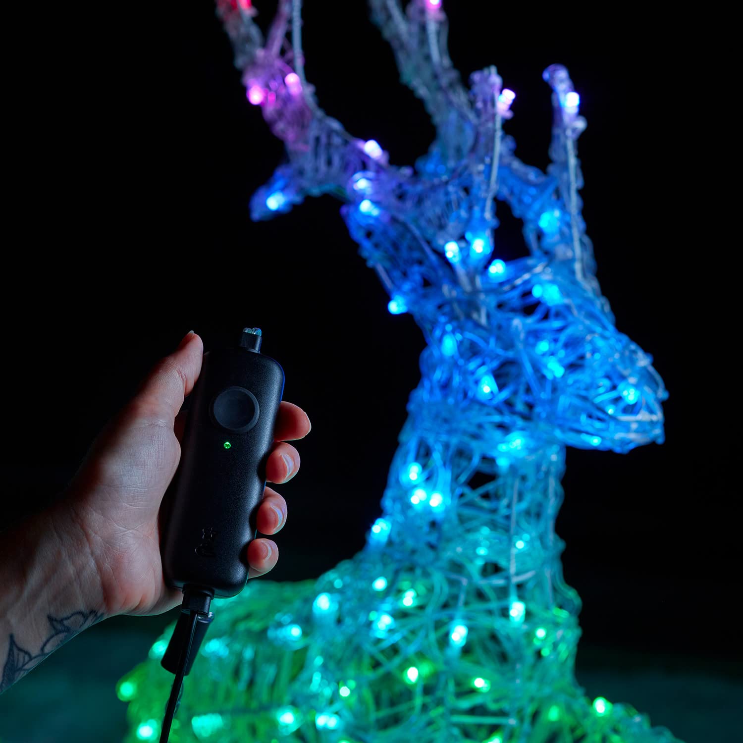 Lights4fun 56 cm Studley LED Rotan Hert Rendierfiguur Timer Kerstverlichting Buiten en Binnen Kerstfiguur Rendier Balkondecoratie