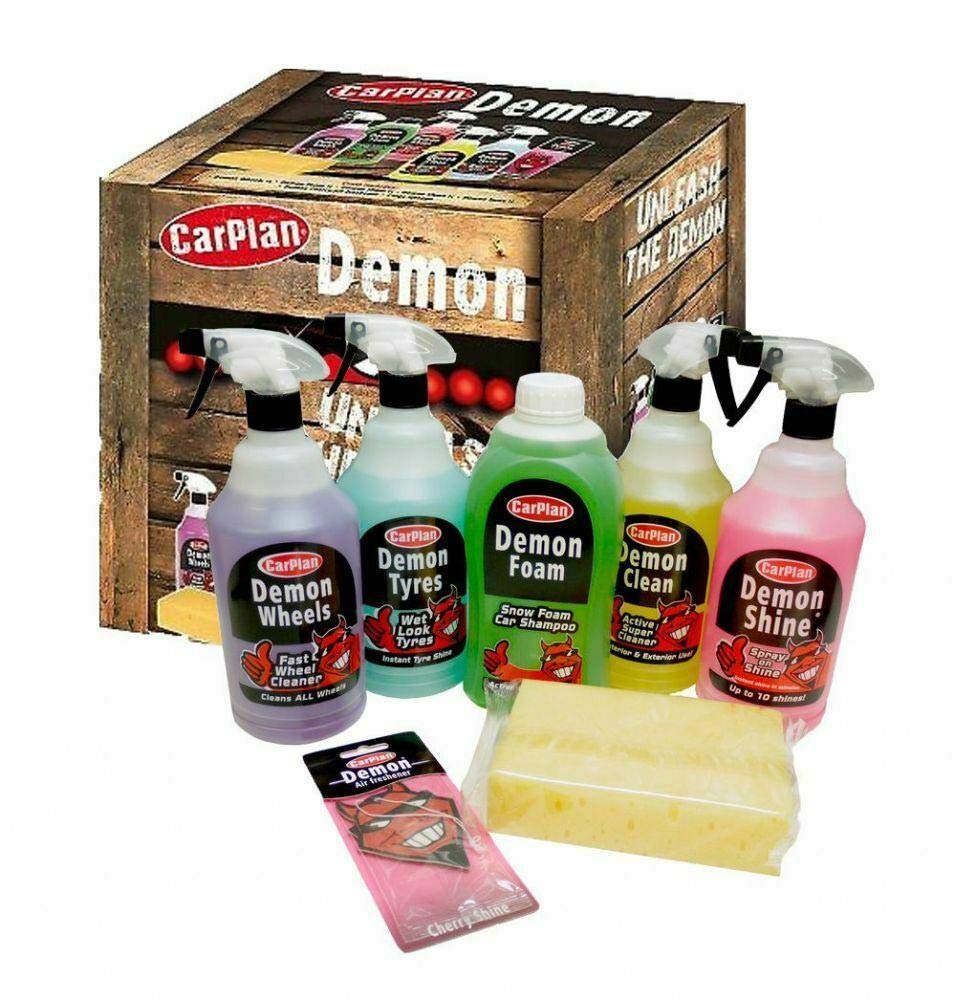 CarPlan Demon Kit d’Entretien Auto 7 Pièces – Shampooing Voiture, Nettoyant Jantes, Nettoyant Intérieur, Lustrant Pneus, Spray Brillance, Éponge et Désodorisant Voiture