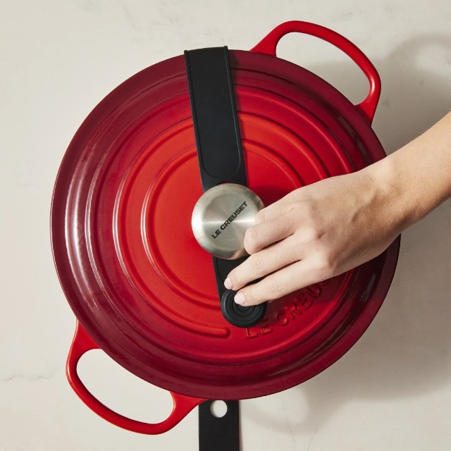 Amazon.com: Le Creuset Silicone Cookware Travel Latch, Marseille