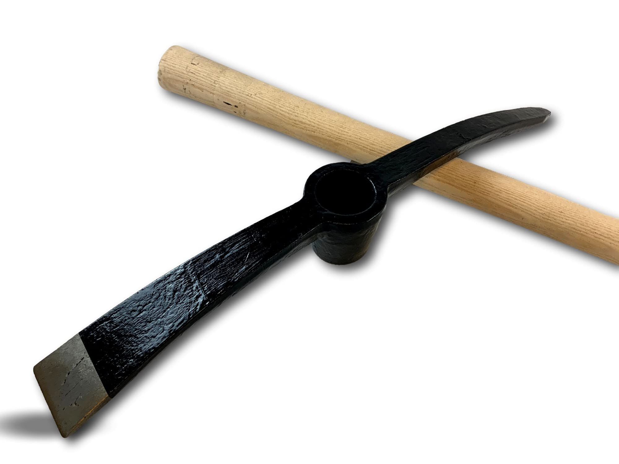 Pioche de terrassier (pic) | Manche de 90 cm en bois fabriqué en France | Panne en acier forgé avec pointe et langue | Racler et couper | Creuser décompacter ou épierrer | Kibros PIOCHM