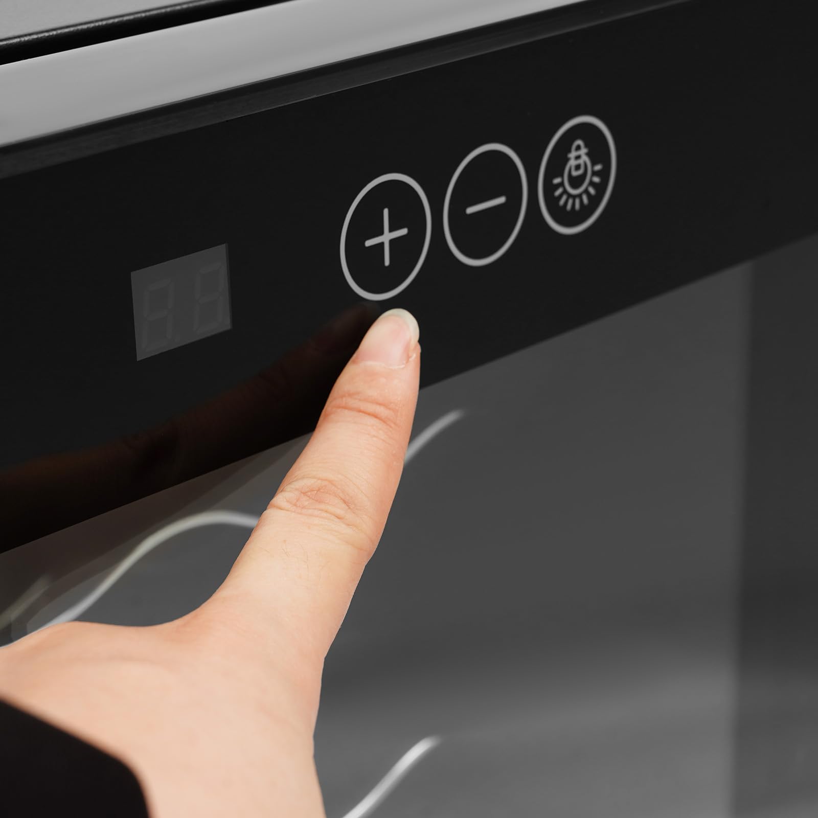 Weinkühlschrank 78L 32 Flaschen Standweinkühlschrank Mit LED Display Temperaturbereich 12-18°C,7 Abstellflächen Belastbar 9kg Pro Stück,Doppelschicht Glas Tür Leise ≤38dB Ideal Für Rotwein Champagner
