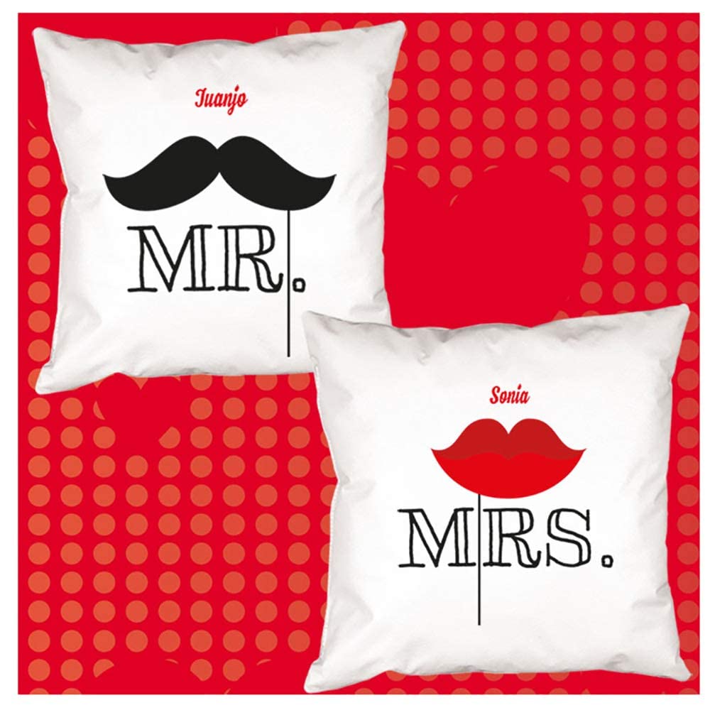 CALLE DEL REGALO Lot de 2 coussins « Mr et Mrs » personnalisés avec les noms que vous voulez.