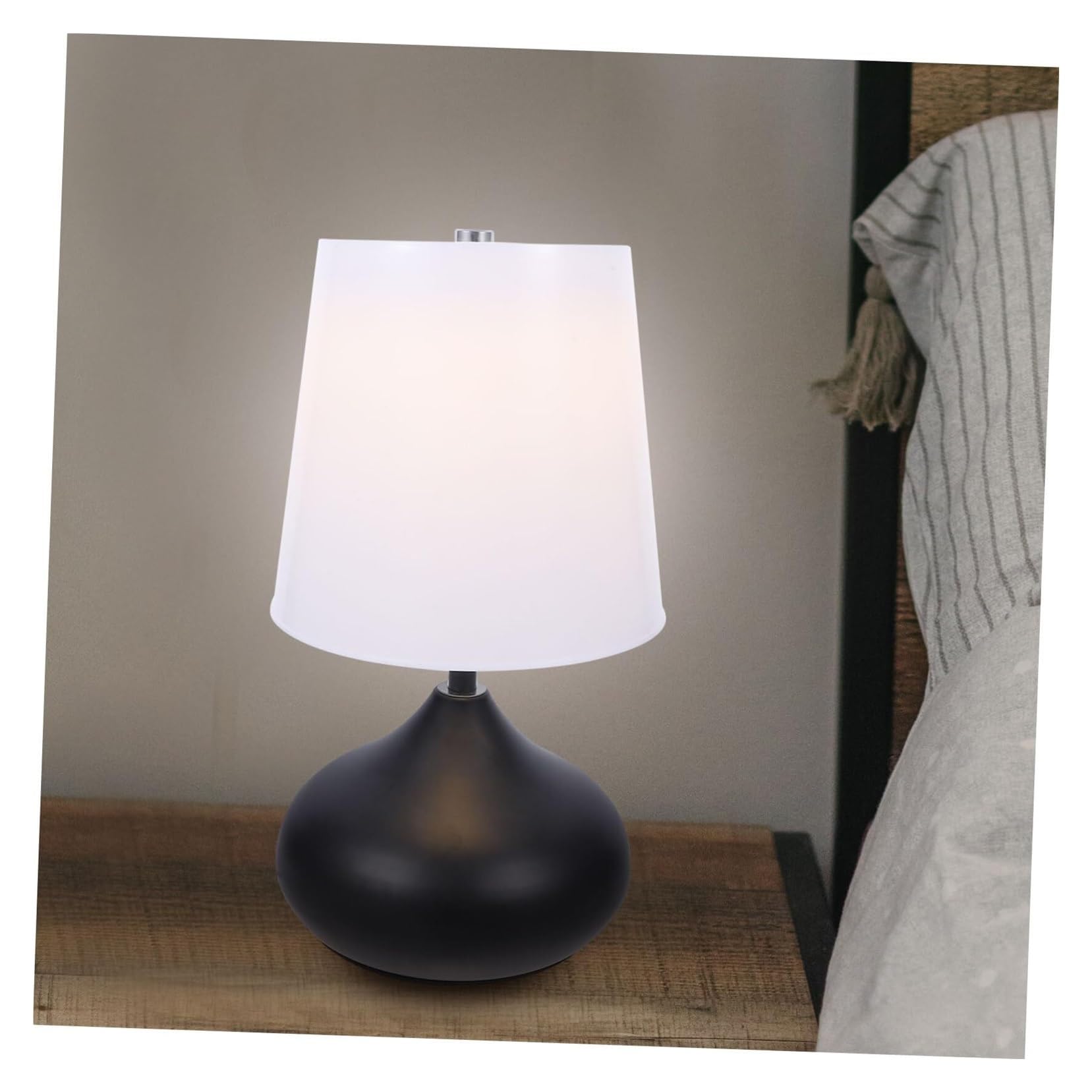 Nowoczesna lampa stołowa do sypialni, prosta romantyczna lampka nocna, ściemniana dekoracja do łóżka, salonu, pokoju dziecięcego i biura. lampa biurkowa