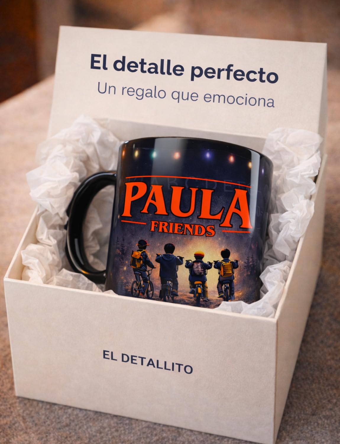 Taza personalizada con nombre y dedicatoria diseños inspirados en series y películas estilo retro ciencia ficción y cultura regalo original amigos dia del padre para cumpleaños y fans (BLACK EDITION) — view 2