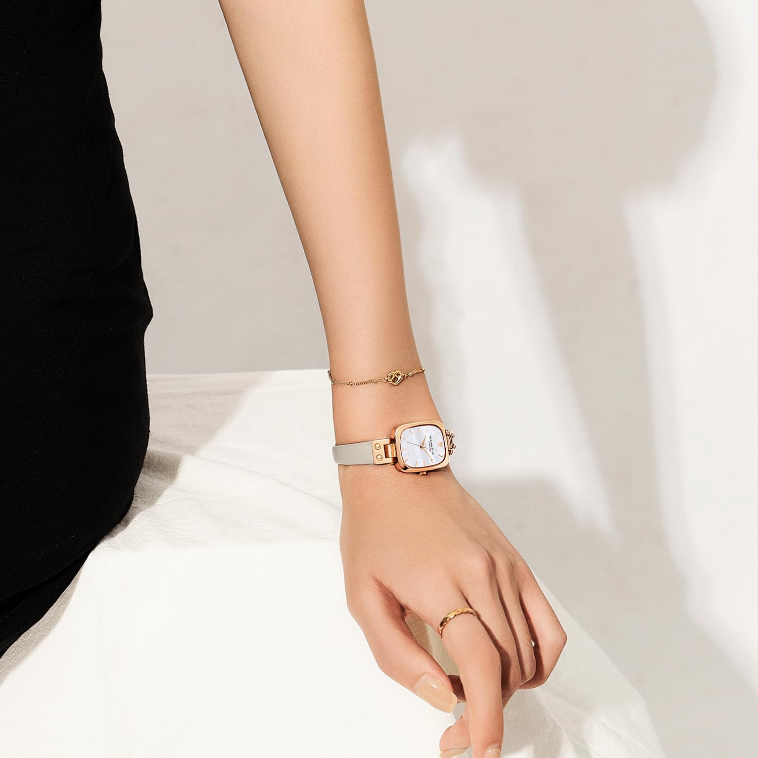 VICTORIA HYDE Dainty Montre rectangulaire pour Femme avec Mouvement à Quartz en Acier Inoxydable ou en Cuir
