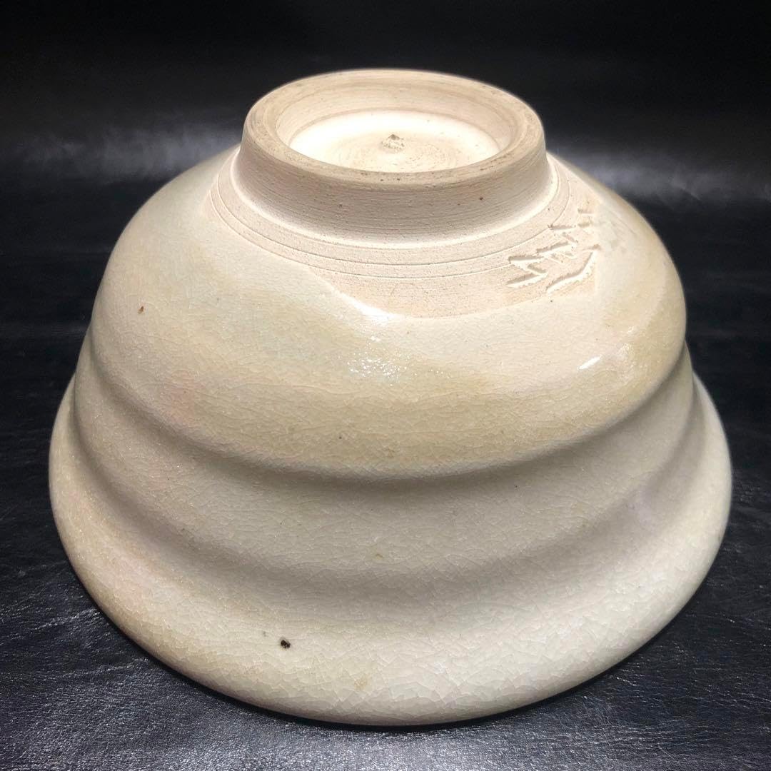 究極の美 蔵から吸い込まれる様な白い抹茶茶碗が出てきました茶道具 花