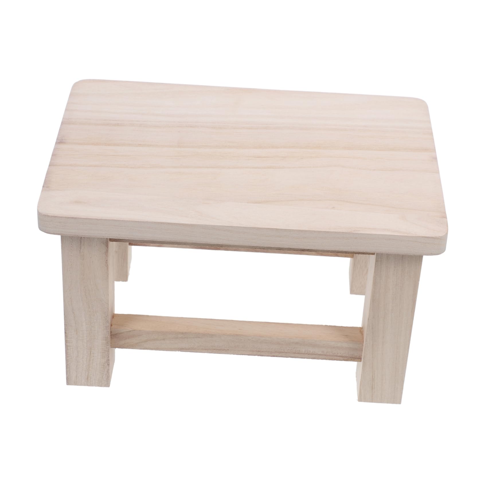 Taburete pequeño de madera maciza para solucionar falta de espacio