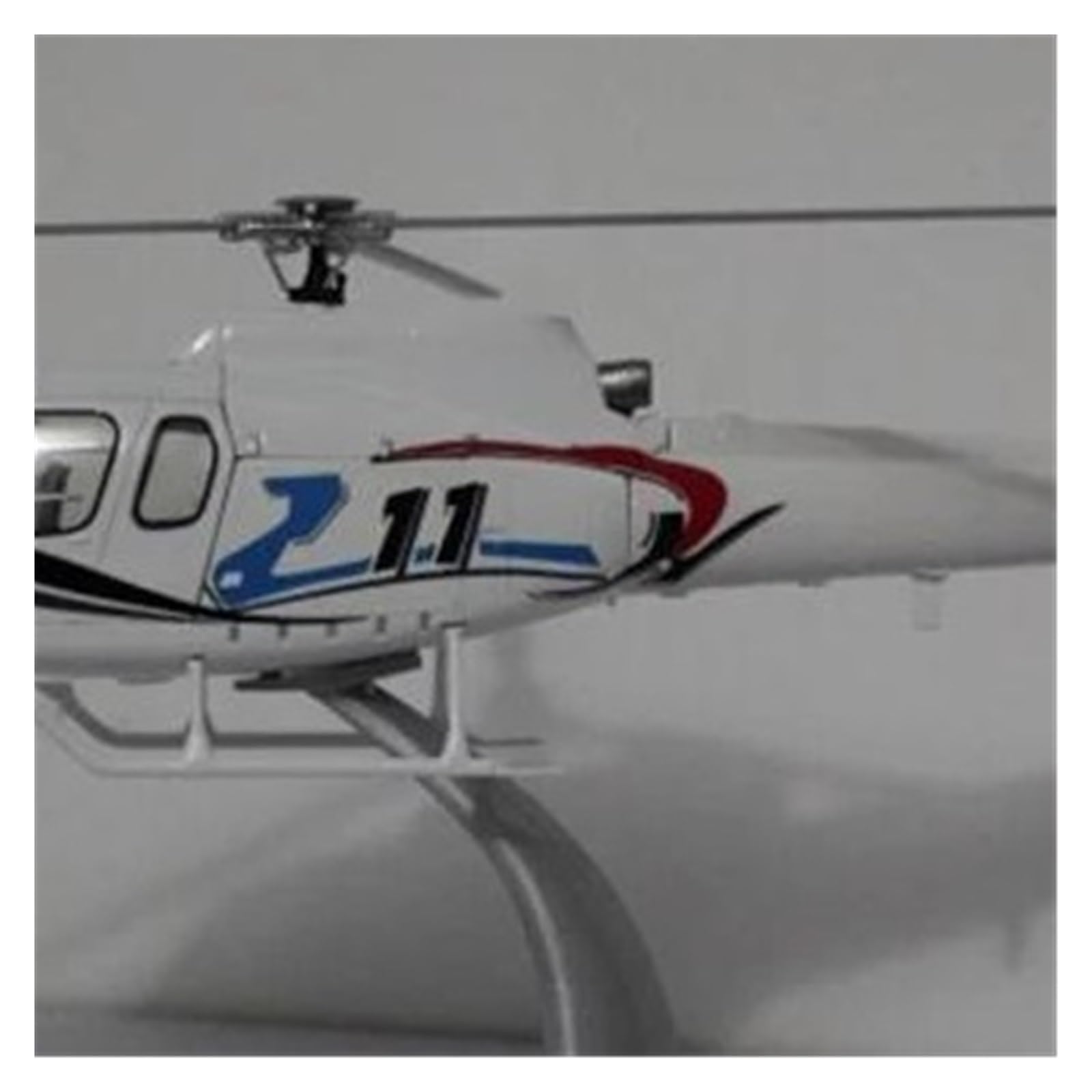 Amazon | 飛行機 模型 完成品 1:60 ストレート 11 Z-11 ヘリコプター