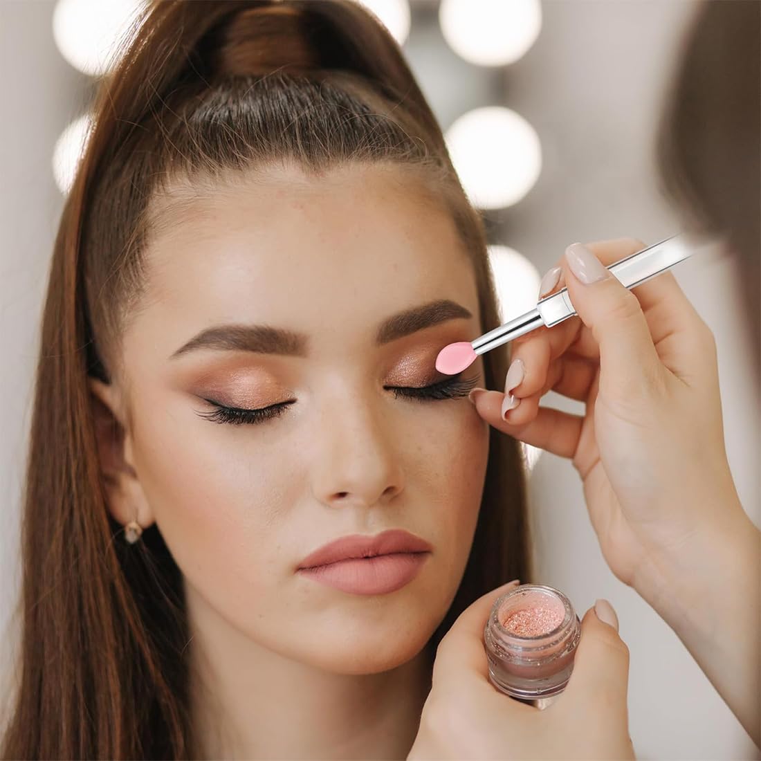 Ensemble de 6 pinceaux réutilisables pour les lèvres - applicateurs bâtonnets et brosse pour un maquillage précis et parfait des lèvres avec votre rouge à lèvres préféré.