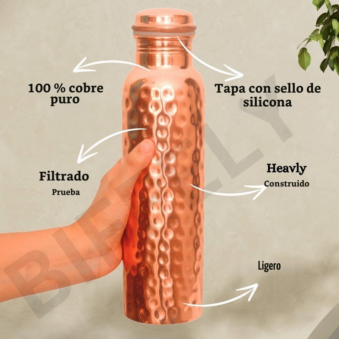 Botella de agua de cobre puro – Botella ayurvédica a prueba de fugas, hecha a mano, sin BPA, diseño sin articulaciones para salud, yoga, oficina y viajes, embalaje de regalo premium (con 2 vasos)
