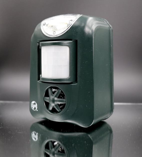 Cleanrth TSBR610 Advanced Sonic & Ultrasonic Bird Repeller | Features Triple Scan Technology paired with startling visual strobe lights