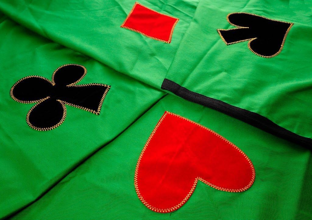 Engelhart - 390850 - Tapete de Juego Cuadrado Verde - 120 cm x 120 cm - Algodón con 4 Aplicaciones - Lavable a 30°C
