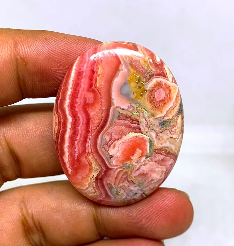 Rhodochrosite gemme naturelle ovale pour fabriquer un bijou personnalisé unique à offrir