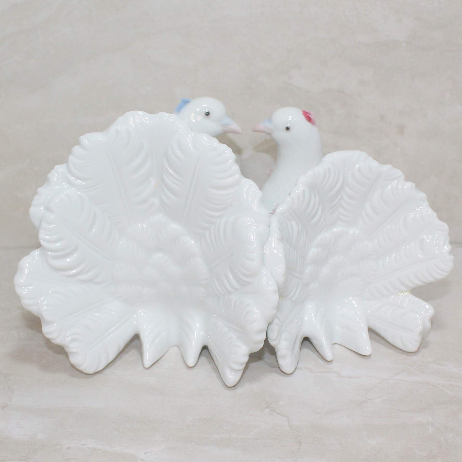ヤドロ鳩箱の中の愛の鳥Lladro Doves 2 LoveBirdsInBox Couple of Doves Figurine | Lladró® USA