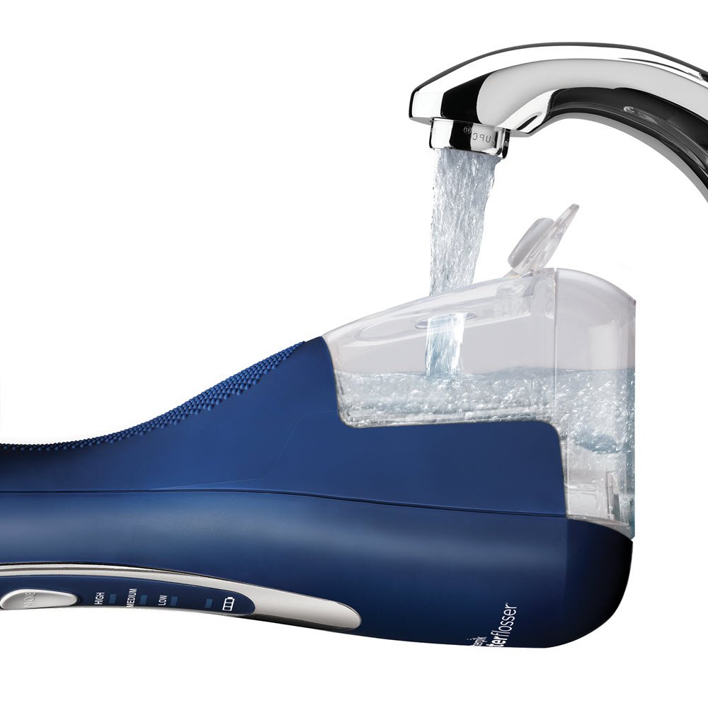 Waterpik Irygator Bezprzewodowy Cordless Advanced, Zaawansowana Technologia Czyszczenia, Przenośny, Skuteczne Usuwanie Płytki Nazębnej, Ładowanie Magnetyczne, Kolor Niebieski, 200 ml (WP-563EU)