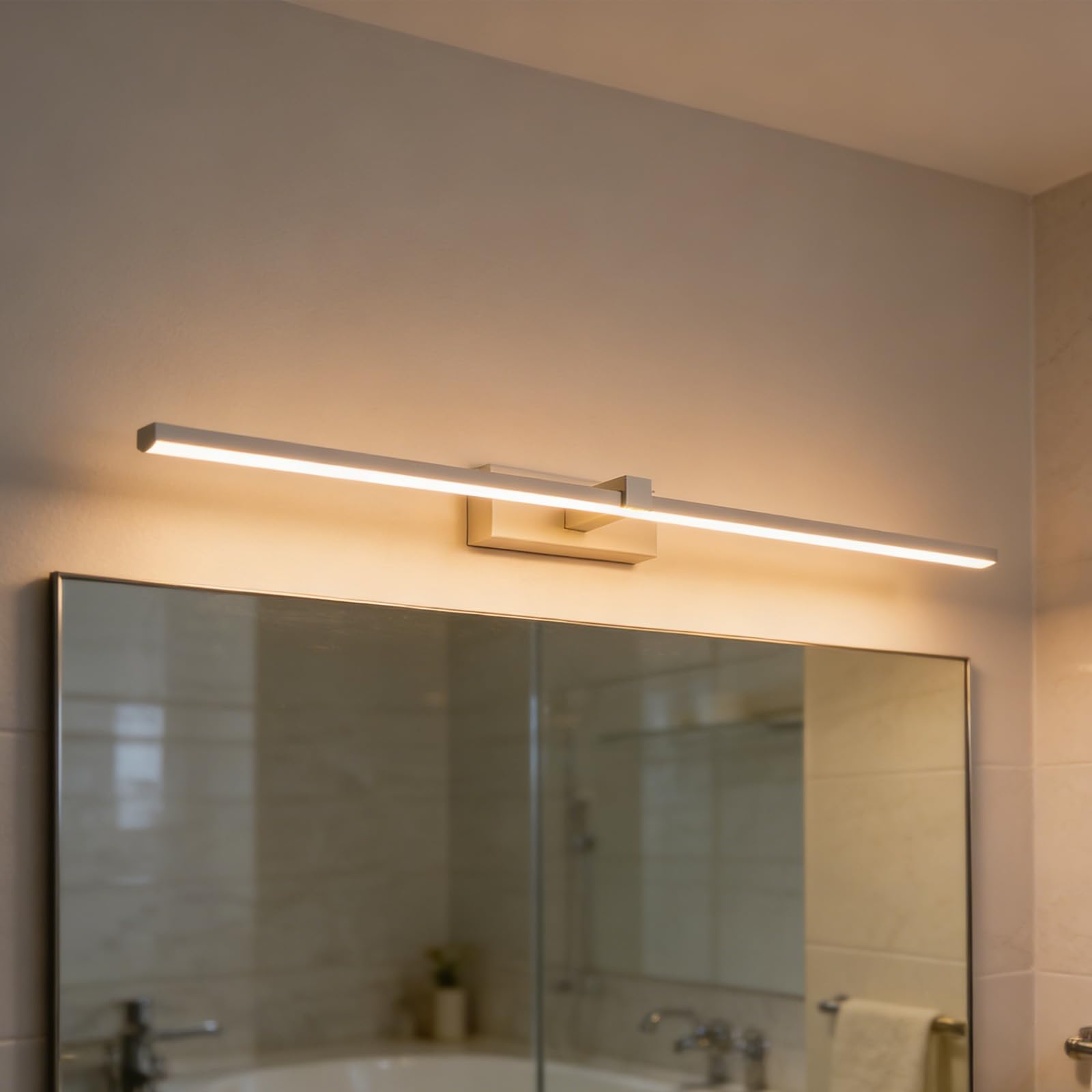 Aplique de pared lineal largo de 40cm en aluminio blanco con luz cálida 8