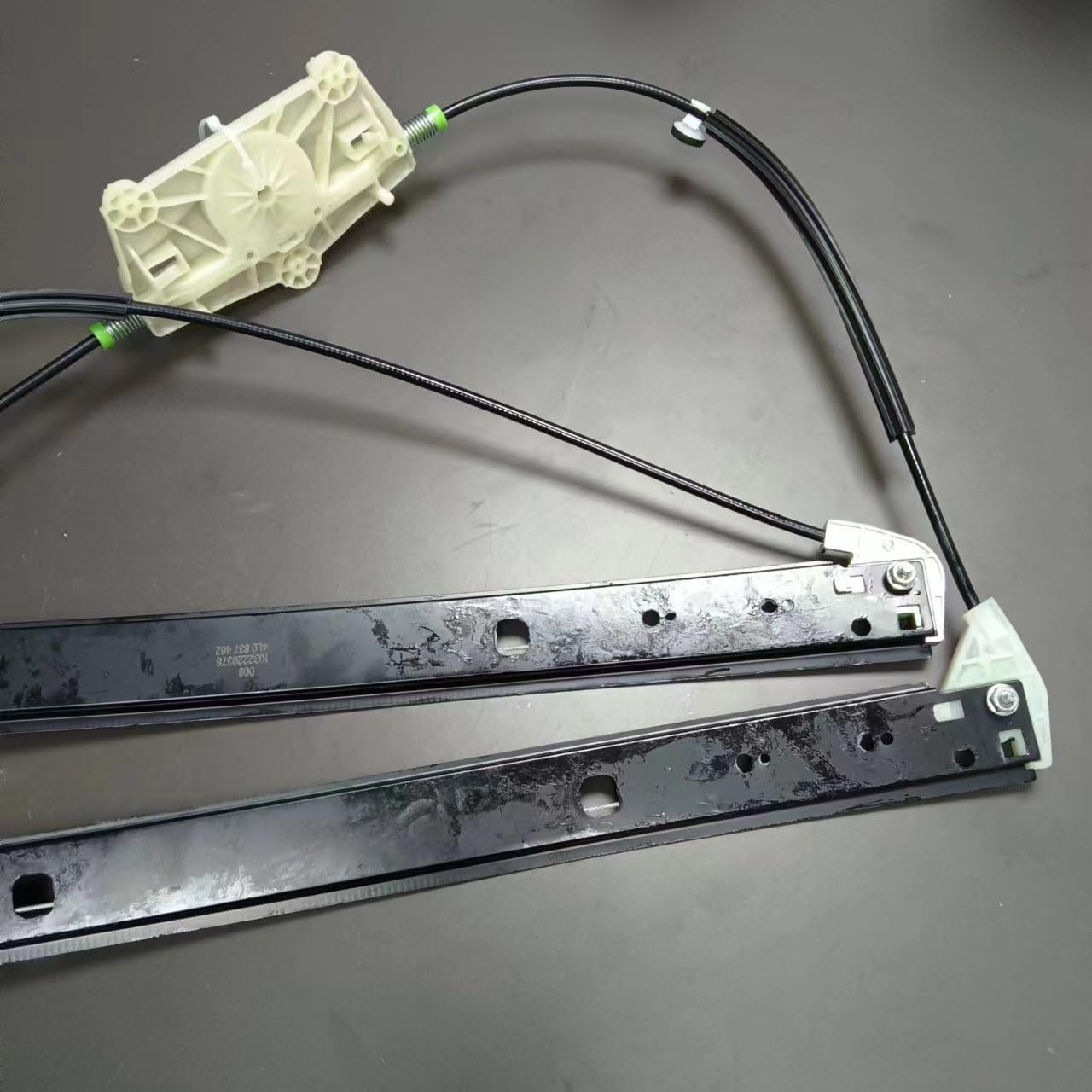 LIFTER BRACKET - RIGHT FRONT 4L0837462A 4L0 837 462A, Compatible with Q7/07-15