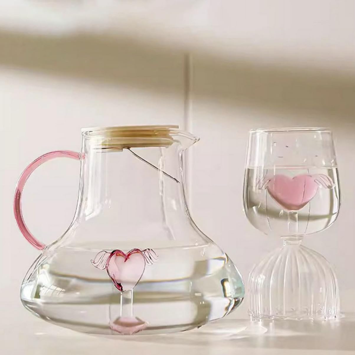 Alipis Großer Glaswasserkrug 1500ml mit Deckel und Griff Kaltwasserkrug aus Glas mit Praktischem Ausgießer für Restaurant und Große Partys Tropffrei und Elegant