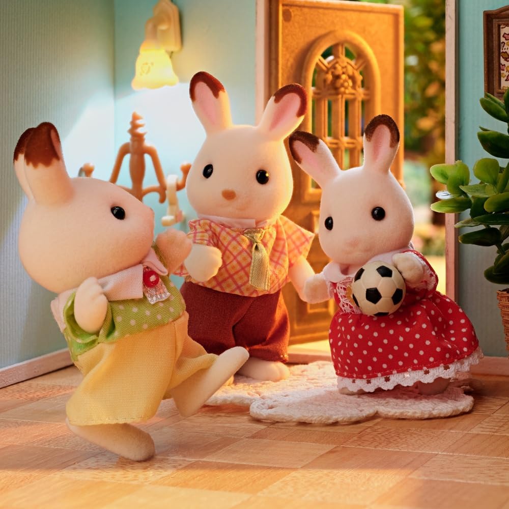 Sylvanian Families - La famille Lapin Chocolat - Set 4 figurines - Plongez dans l'univers de la famille Sylvanian - Figurines animaux miniatures - Jouet enfant 3 ans et + - 5655 — image 5
