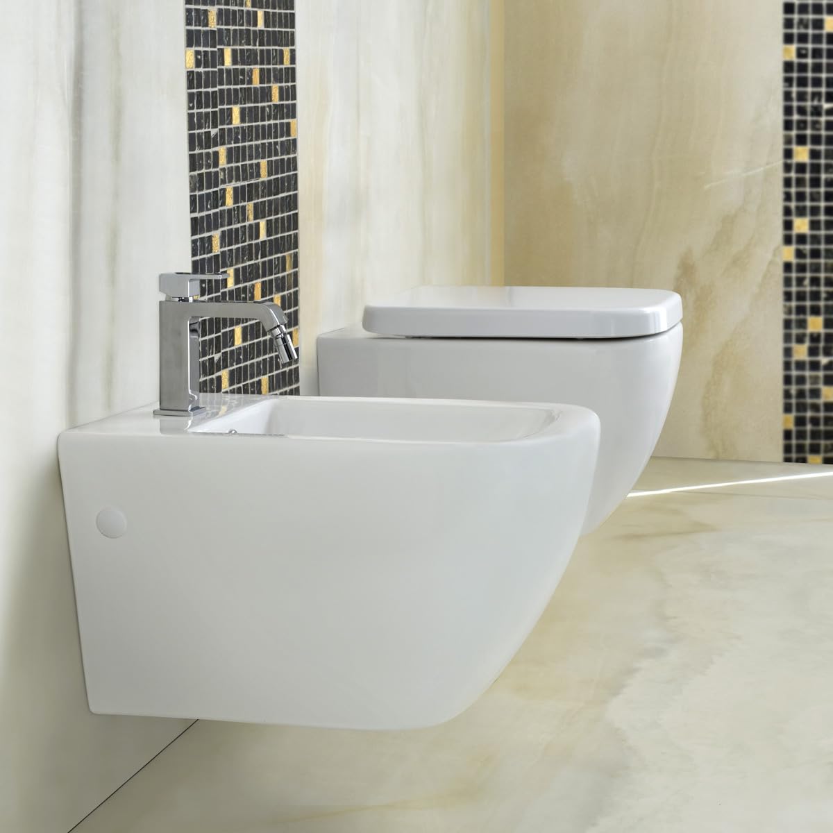 Yellowshop - Sanitari Bagno Sospesi Filo Muro Rimless senza brida Modello Klass Vaso Wc + Coprivaso Soft Close + Bidet
