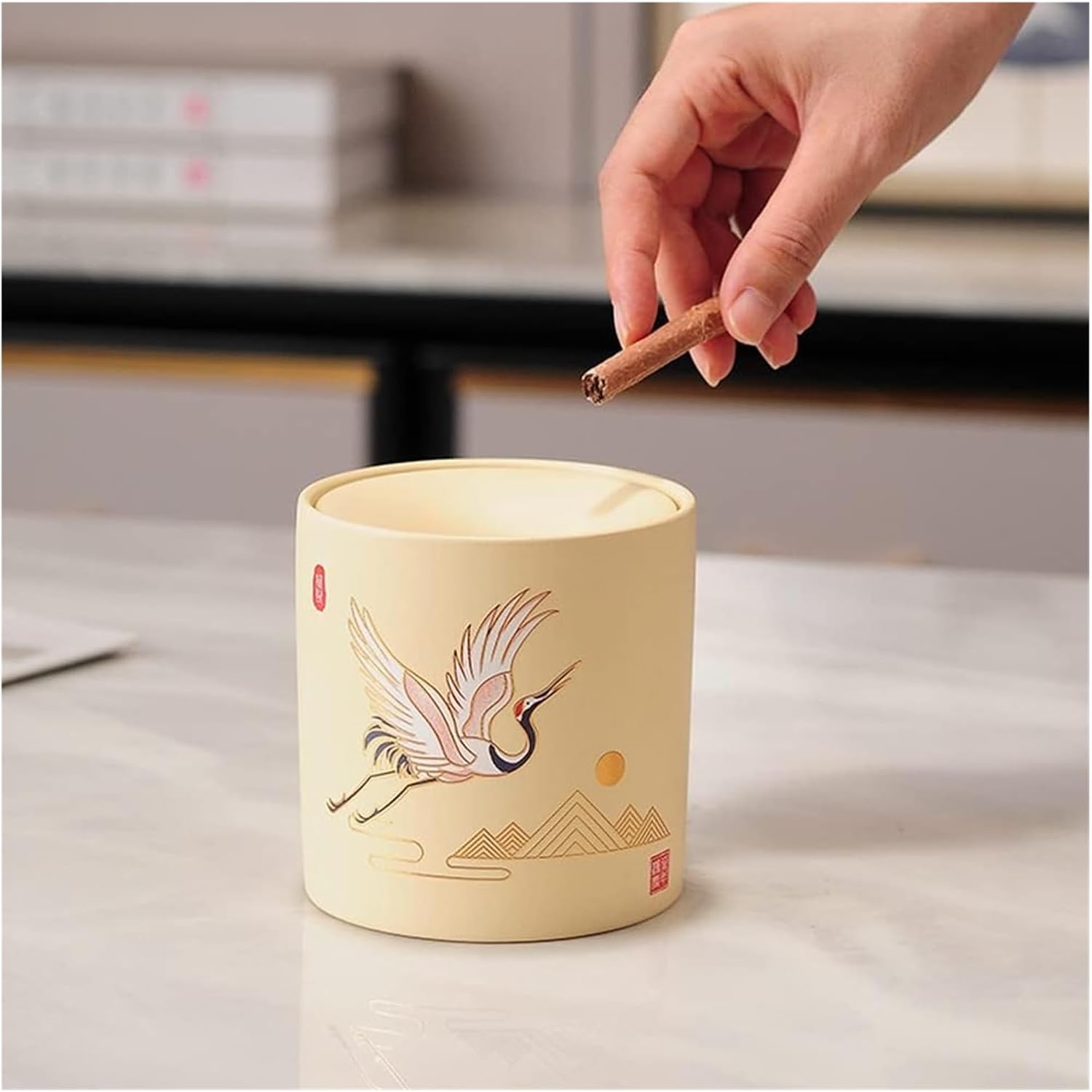 ashtray Mini Car Trash Can, Cover Ashtray with Holder Personality for Car Home Office Hotel Coffee Shop Black/Yellow accessories
