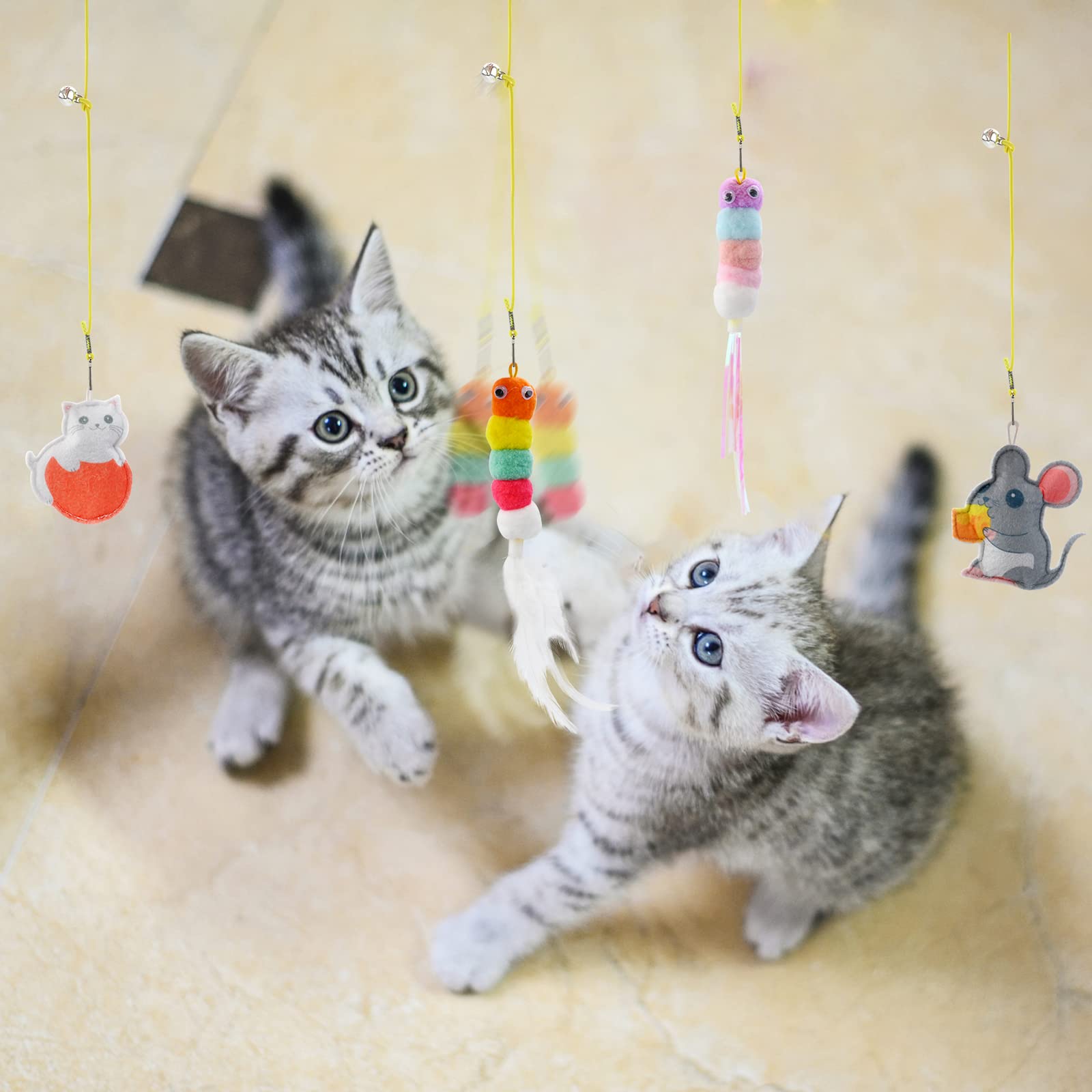 4 Stück Katzenspielzeug Zum Aufhängen – Mit Federschwanz & Quietschfunktion, Höhenverstellbar, Batterielos